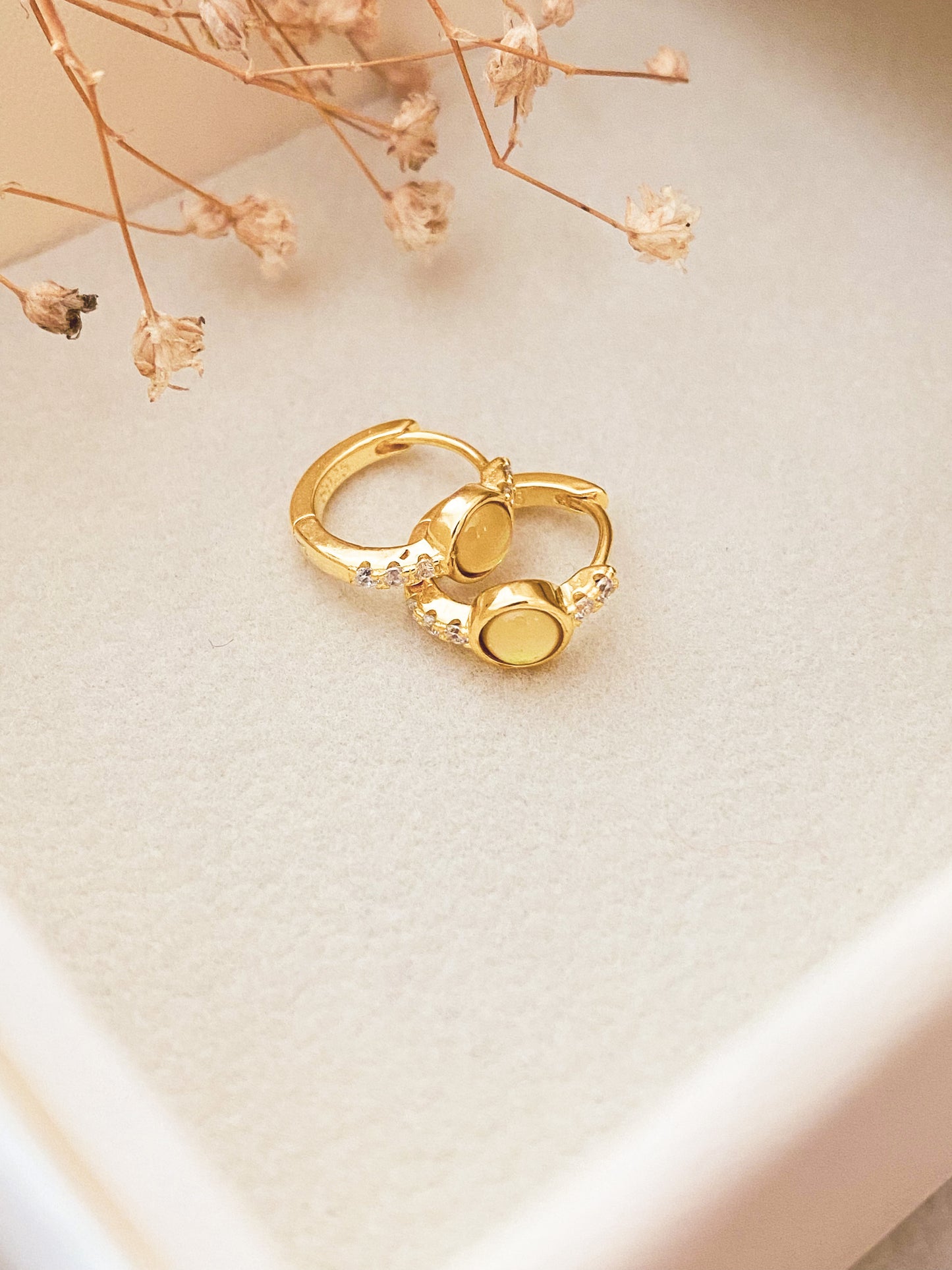 Argollas Pequeñas con Ópalo, Argollas Tipo Huggies, Plata Esterlina 925