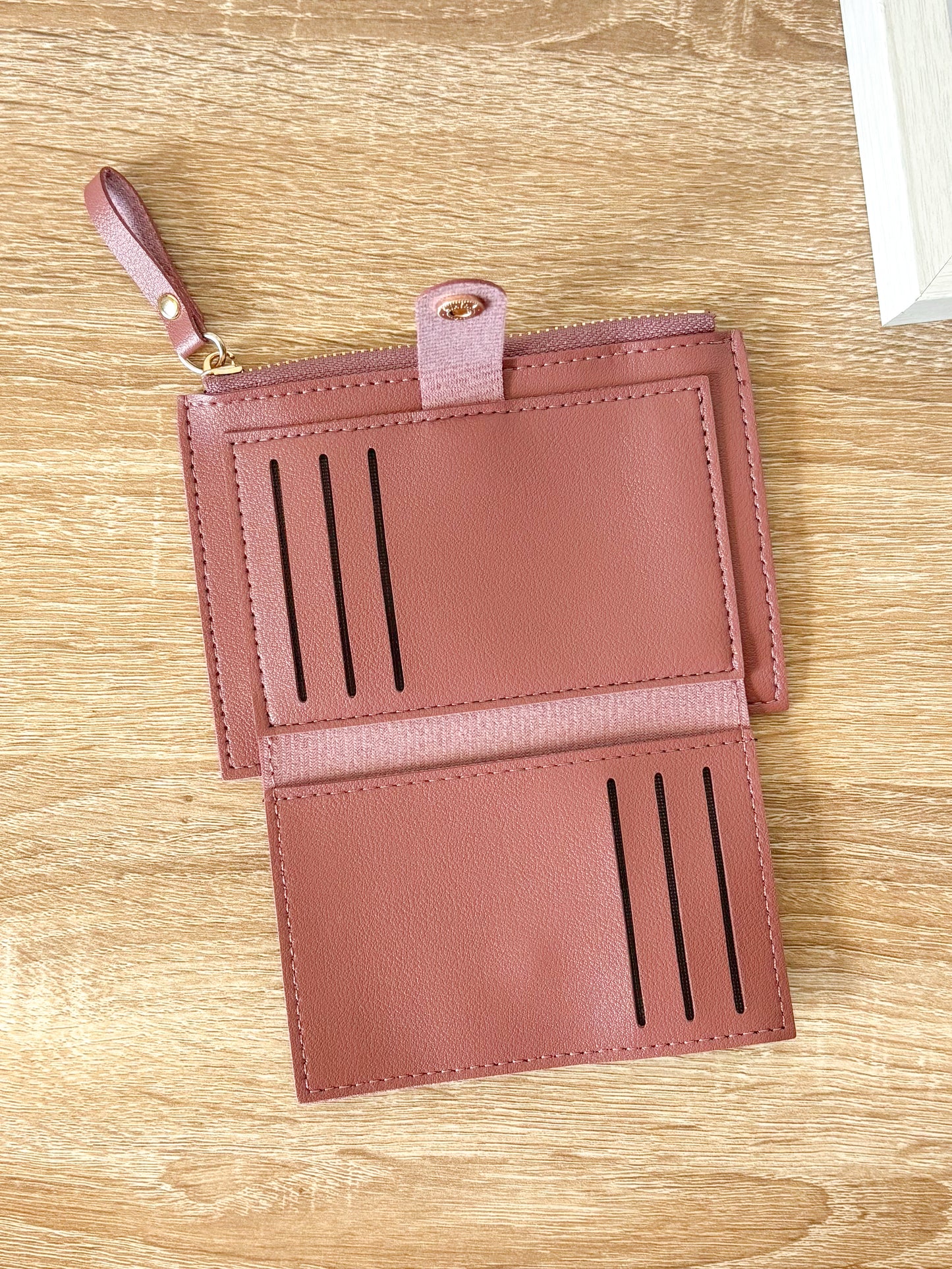 Tarjetero Nila, Tarjetero con Broche, Organizador de tarjetas, Cuerina