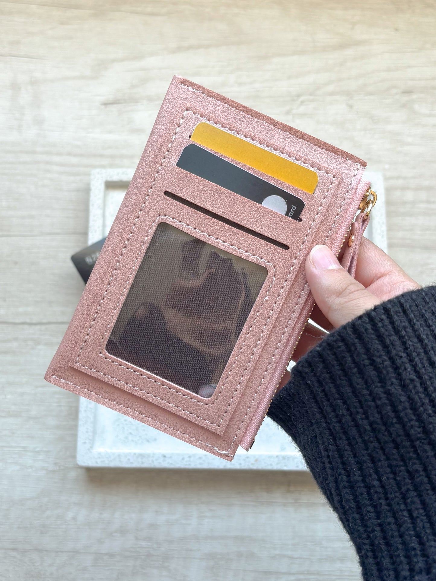 Tarjetero Bria Peach Personalizado, Tarjetero con Ventana para Identificación, Cuerina