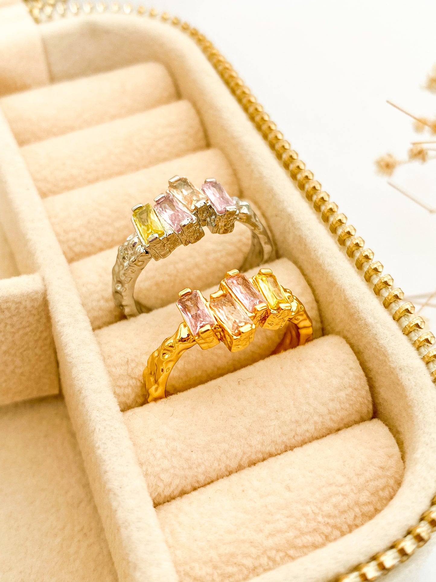 Anillo Rustico, con zirconias Rosadas, Acero Inoxidable