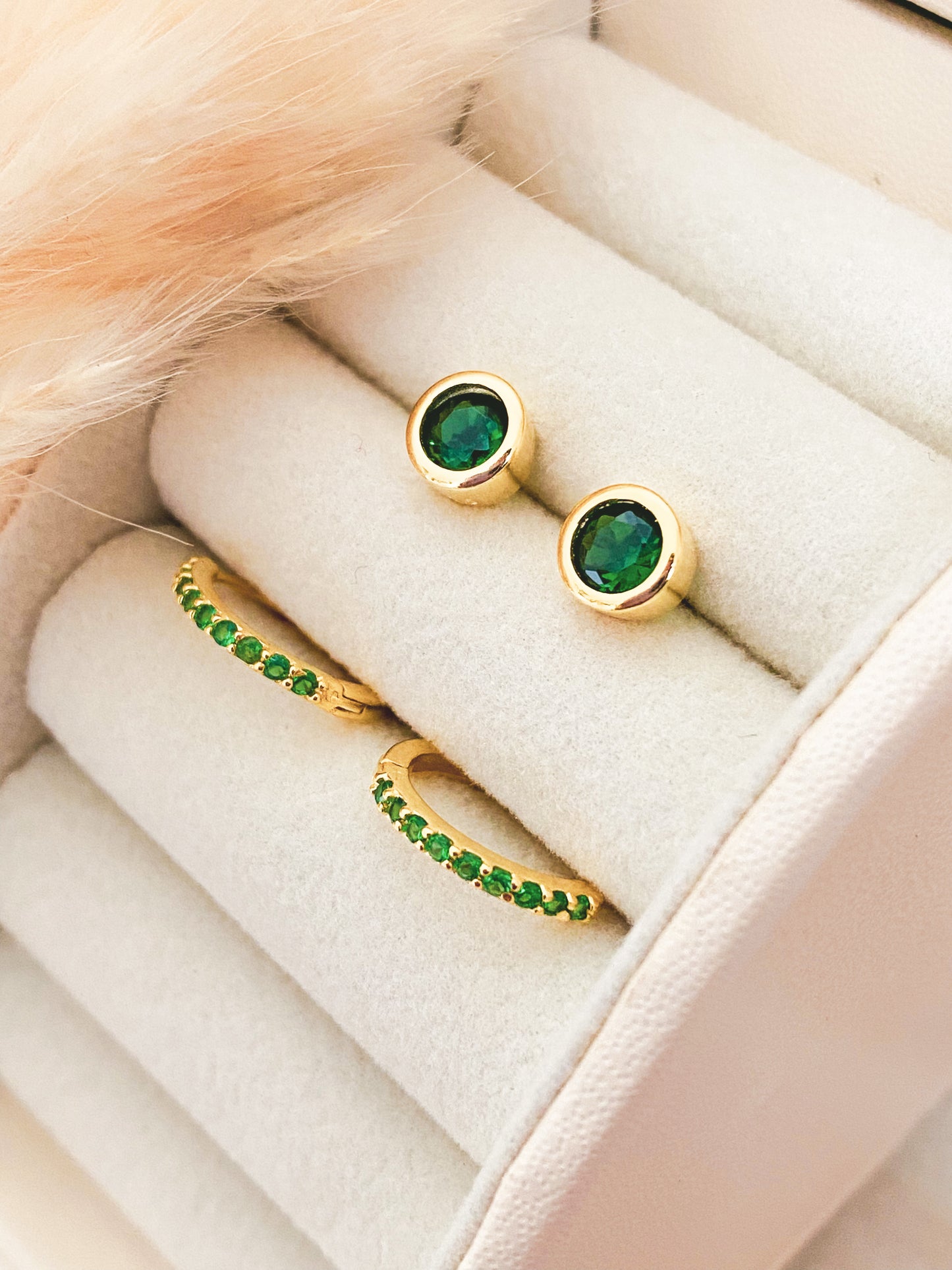 Dúo de Argollas y Aretes Pequeños con Zirconias de Colores, Acero Inoxidable