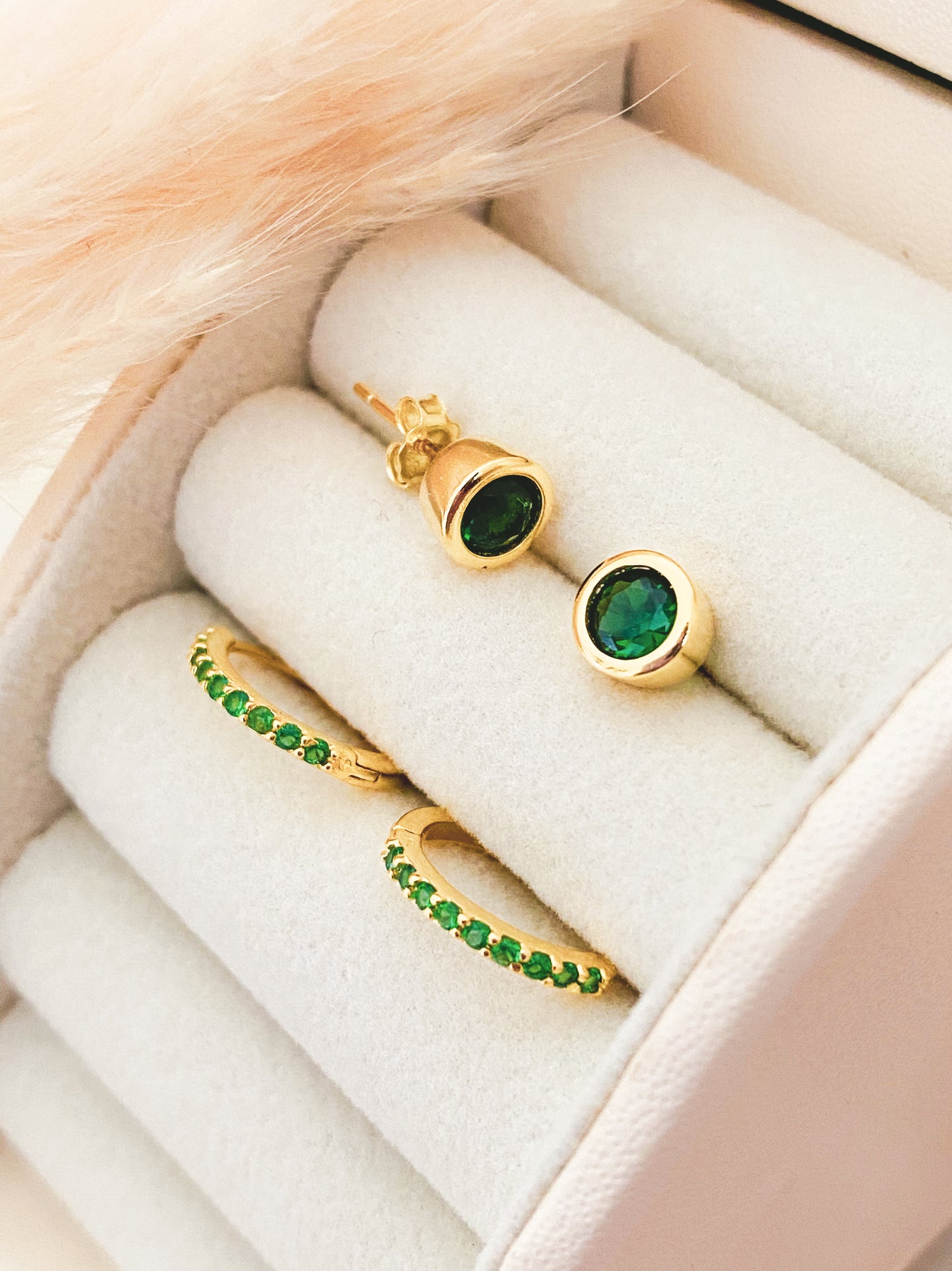 Dúo de Argollas y Aretes Pequeños con Zirconias de Colores, Acero Inoxidable