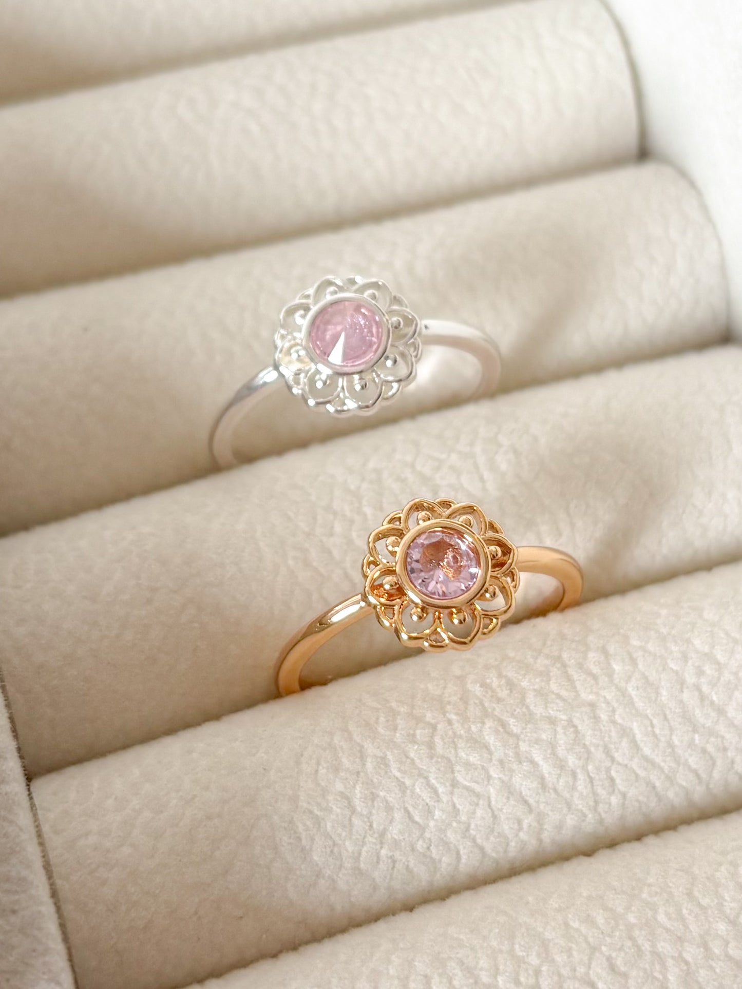 Anillo Flor, Anillo con forma de Flor con Piedra Rosada, Acero Inoxidable