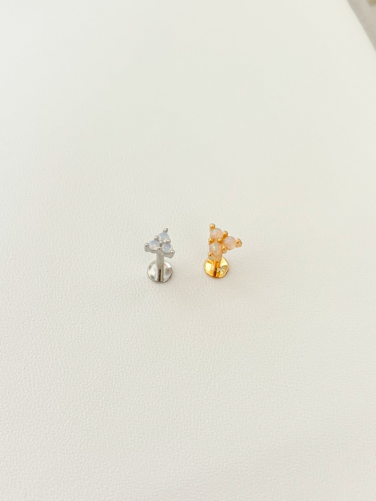 Piercing Ópalos, Tres Ópalos, Piercing con Tope Plano, Acero Quirúrgico