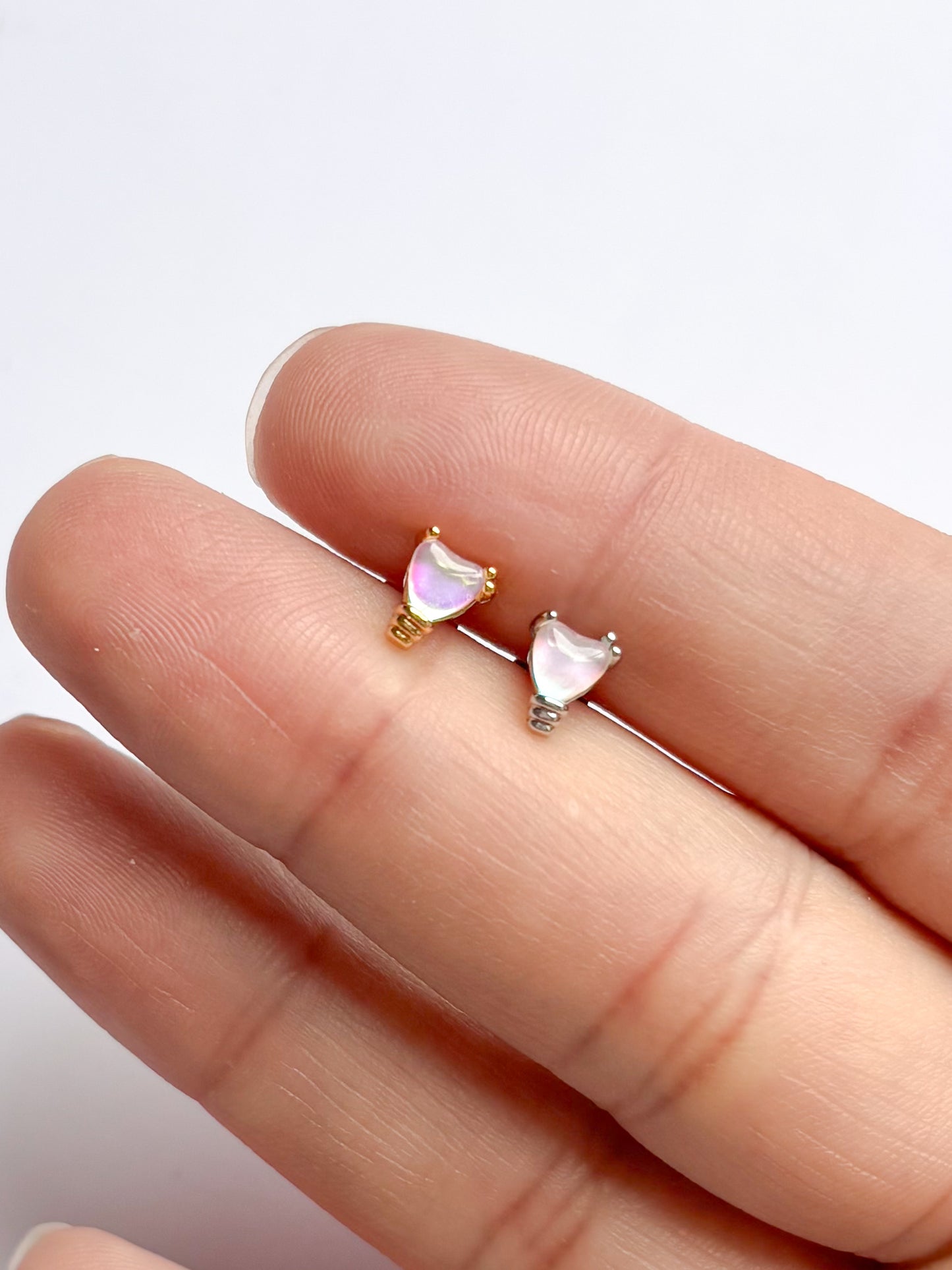 Piercing Bombillo Corazón Tornasol, Tope Plano, Acero Quirúrgico