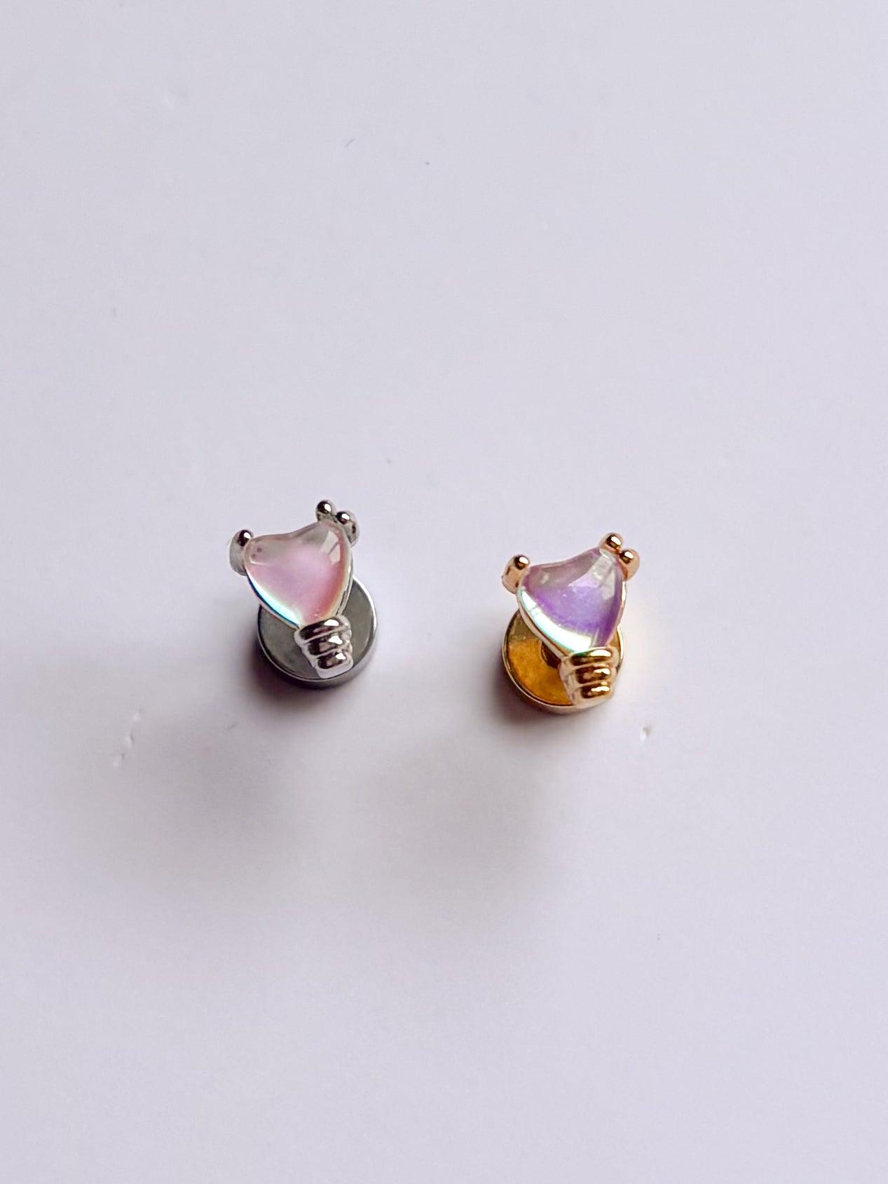 Piercing Bombillo Corazón Tornasol, Tope Plano, Acero Quirúrgico