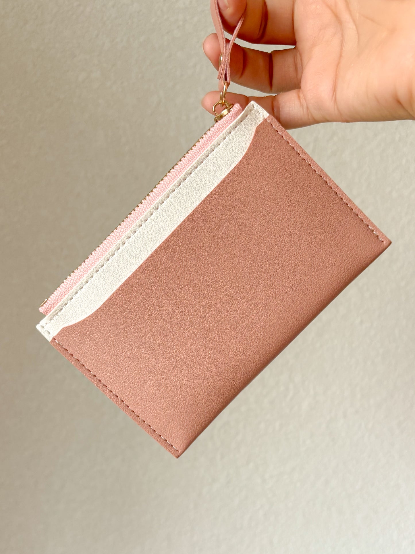 Tarjetero Bria Peach Personalizado, Tarjetero con Ventana para Identificación, Cuerina