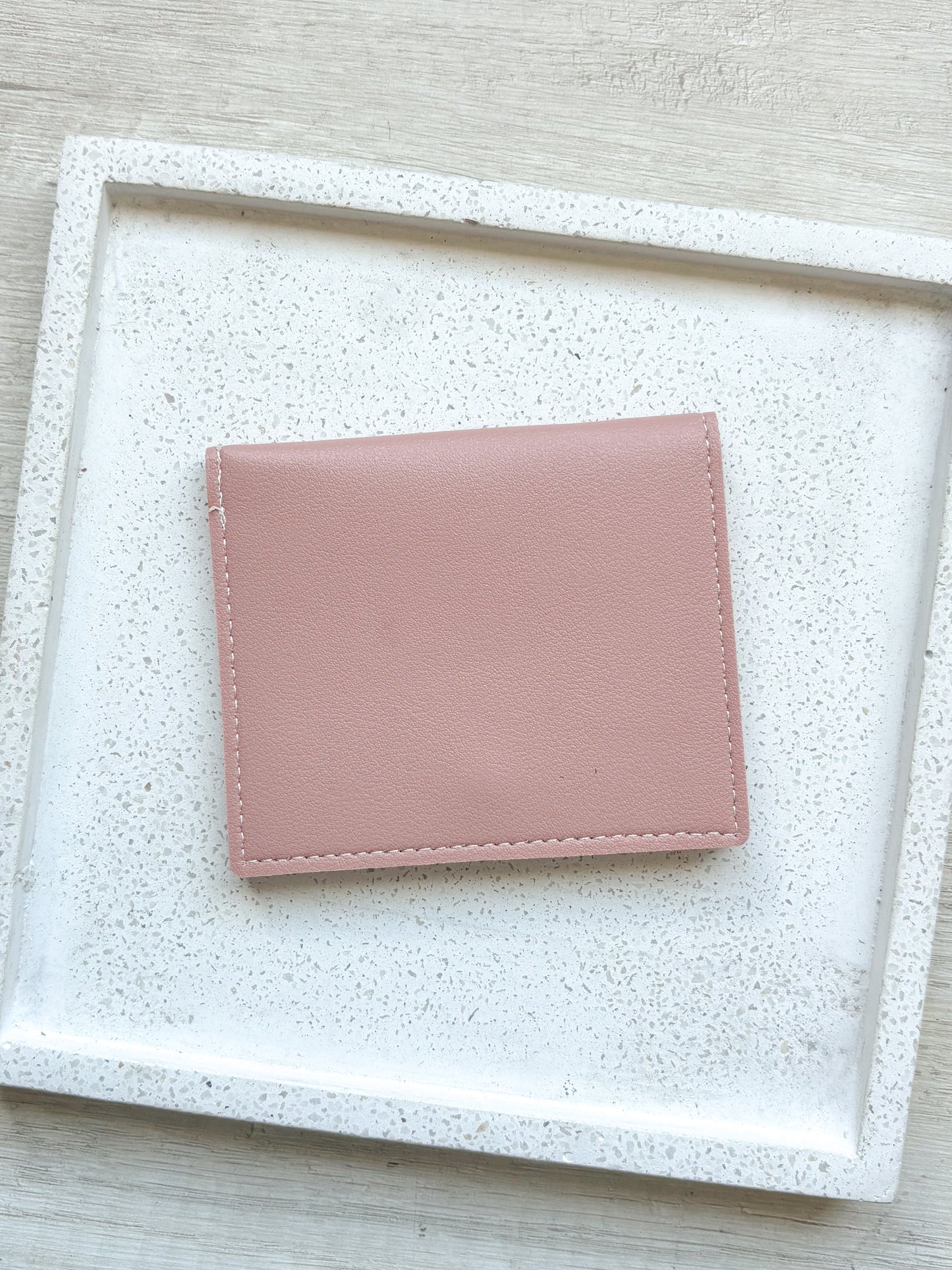 Tarjetero Nora Peach con Broche, Cuerina