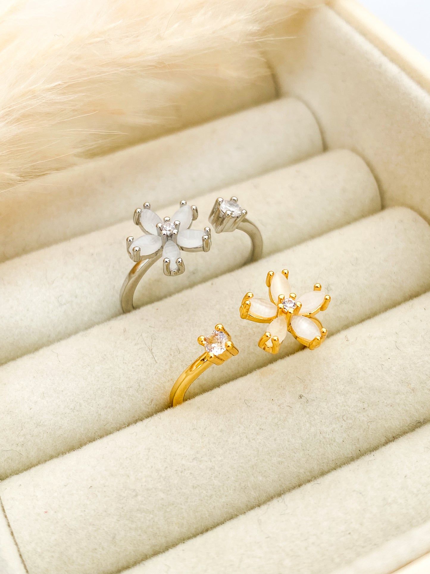 Anillo Flor Con Zirconías Blancas, Acero Inoxidable