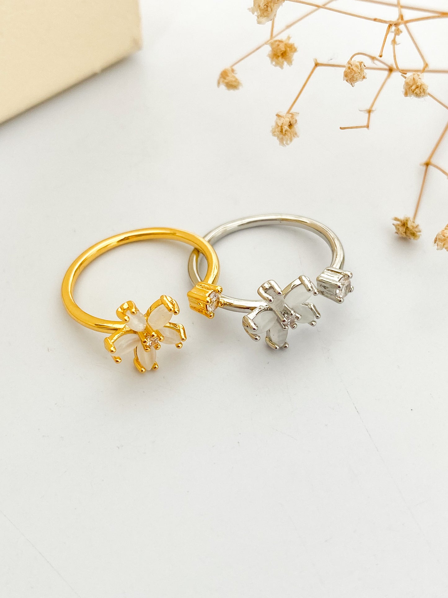 Anillo Flor Con Zirconías Blancas, Acero Inoxidable
