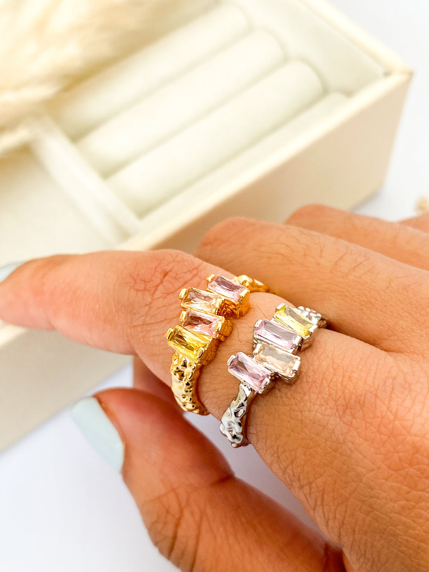Anillo Rustico, con zirconias Rosadas, Acero Inoxidable